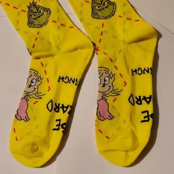 McDonald's Grinch Socks Yellow With Cindy Lou Who And Max And Grinch 2025 Promo - Picture 7 of 7